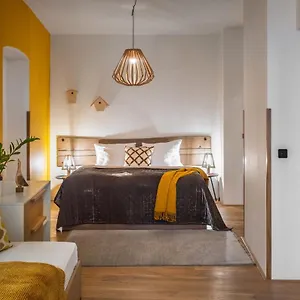  Apartment 4 Trees By Adrez Czech Republic